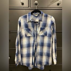 Blue, grey, and silver plaid flannel. Size small.